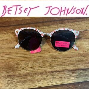 NWT Betsey Johnson Pink & White Floral Round Gold Metal Sunglasses